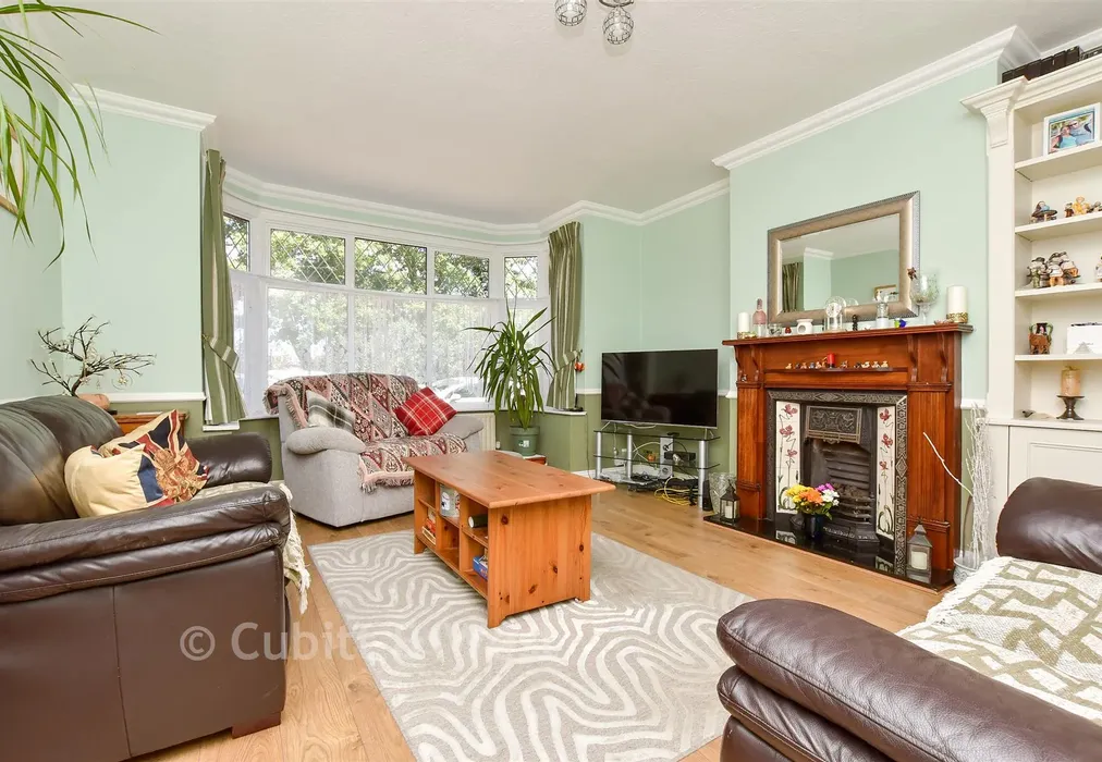Living Room - Glenthorne Avenue, Croydon, Surrey - Wards of Kent