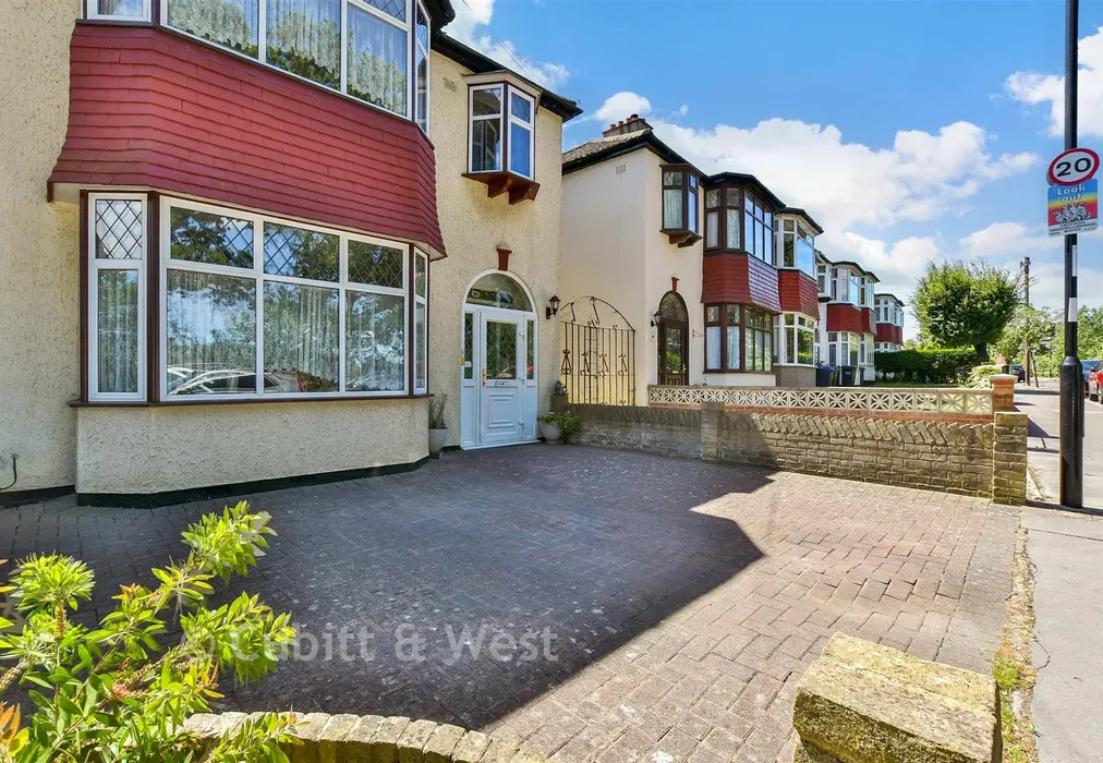 Driveway/Parking - Glenthorne Avenue, Croydon, Surrey - Wards of Kent