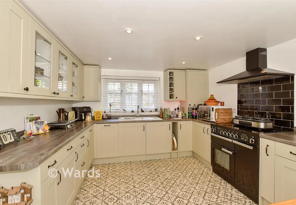 Kitchen - The Street, Ash, Kent - Wards of Kent