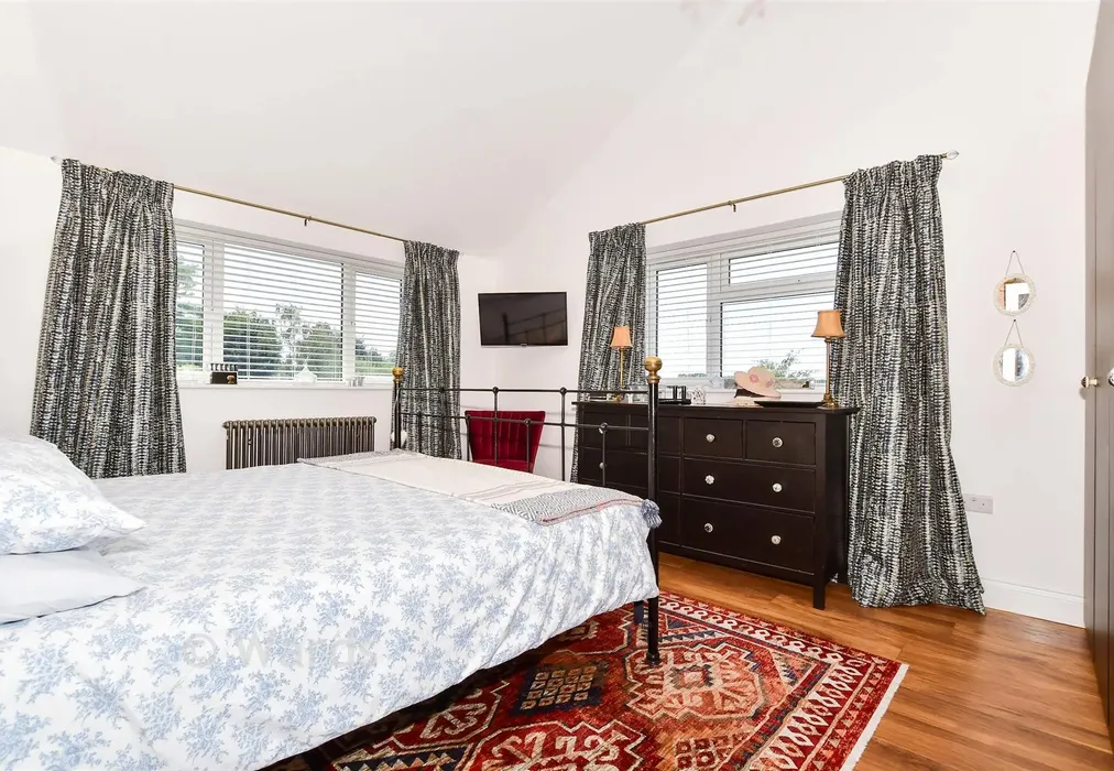 Bedroom 1 - Cripple Street, Maidstone, Kent - Wards of Kent