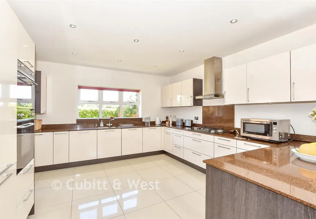 Kitchen/Dining Room - Oakford Park, Halnaker, West Sussex - Wards of Kent