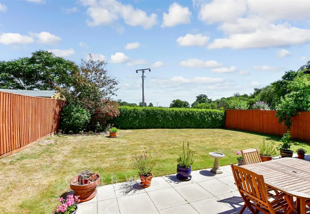 Rear Garden - Oakford Park, Halnaker, West Sussex - Wards of Kent