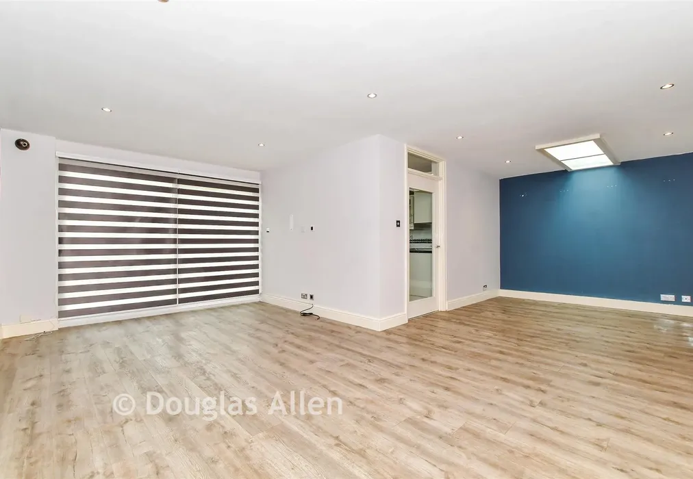 Lounge/Diner - Gun Hill Place, Basildon, Essex - Wards of Kent