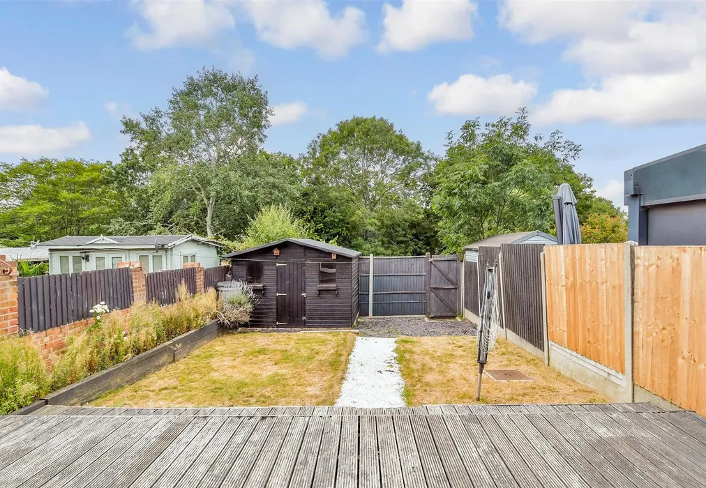 Rear Garden - Gun Hill Place, Basildon, Essex - Wards of Kent