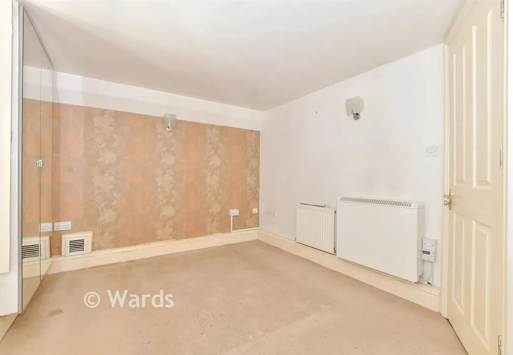Bedroom 1 - Ladywell, Dover, Kent - Wards of Kent