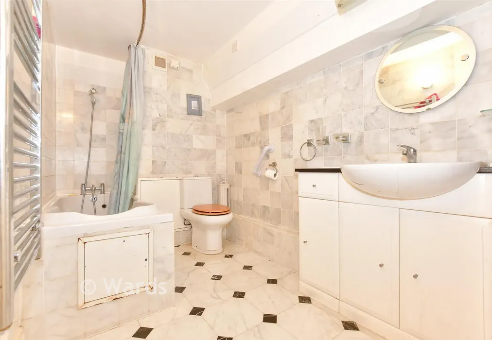 Bathroom - Ladywell, Dover, Kent - Wards of Kent