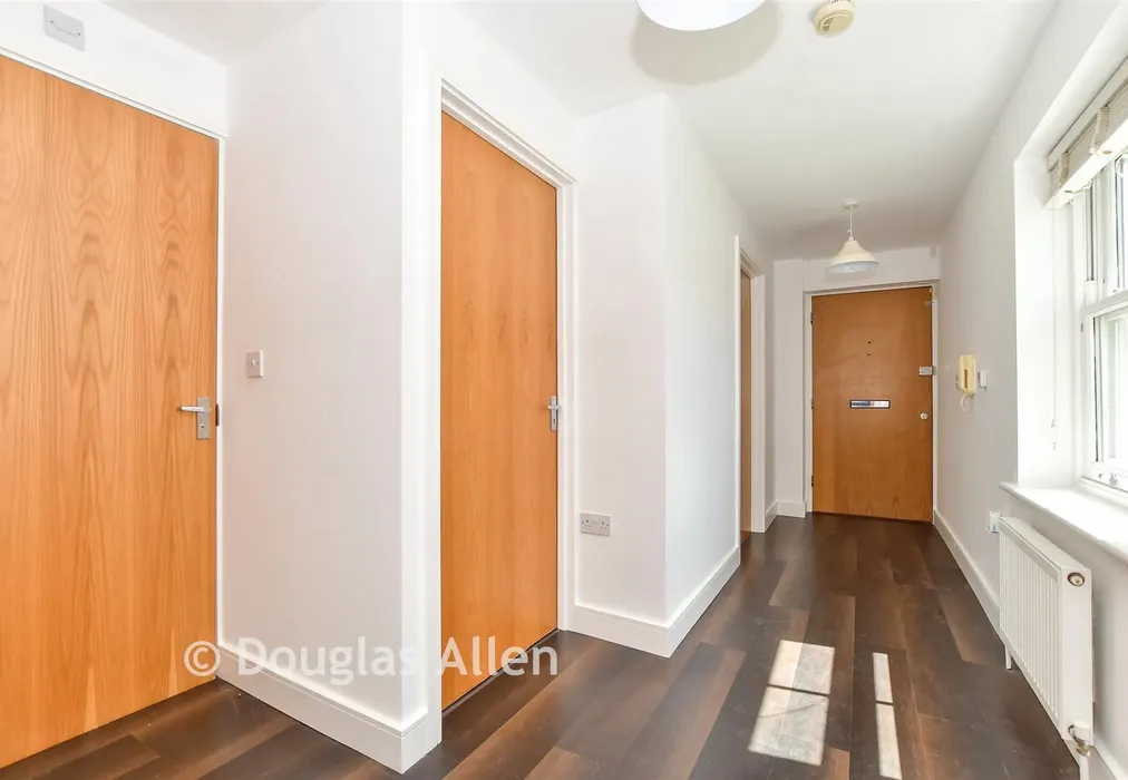 Hallway - William Hunter Way, Brentwood, Essex - Wards of Kent