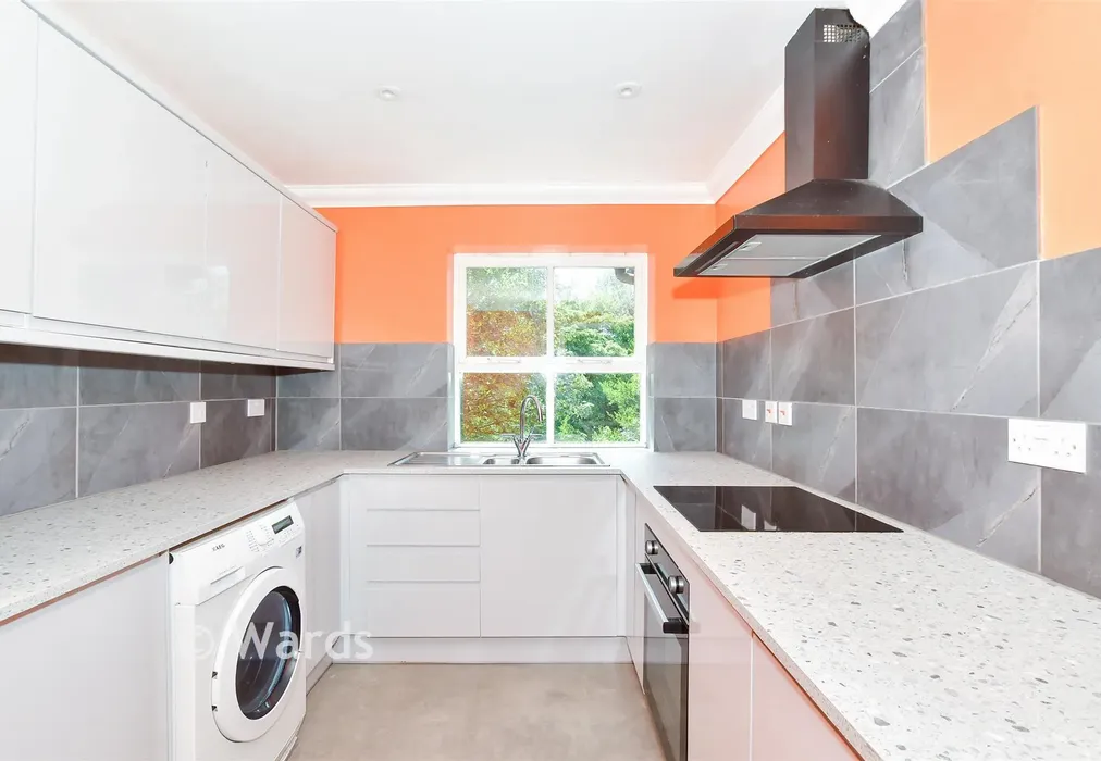 Kitchen - River Bank Close, Maidstone, Kent - Wards of Kent