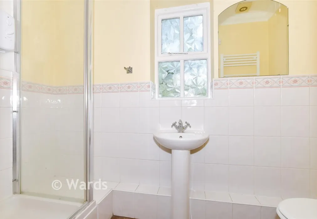 En-Suite Shower Room - River Bank Close, Maidstone, Kent - Wards of Kent