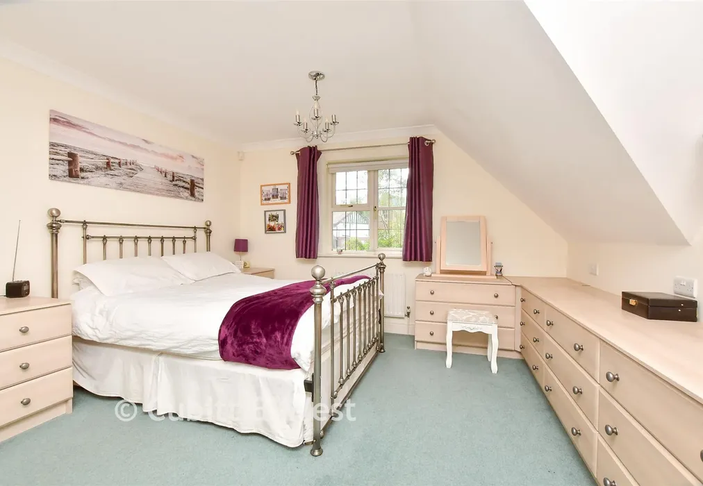 Bedroom 1 - Reigate Road, Leatherhead, Surrey - Wards of Kent