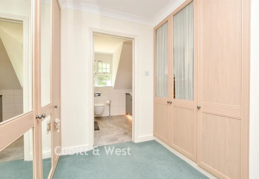 Bedroom 1 - Reigate Road, Leatherhead, Surrey - Wards of Kent