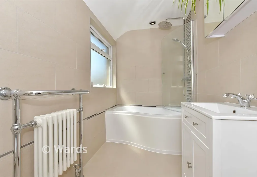 Bathroom - Cavendish Road, Herne Bay, Kent - Wards of Kent