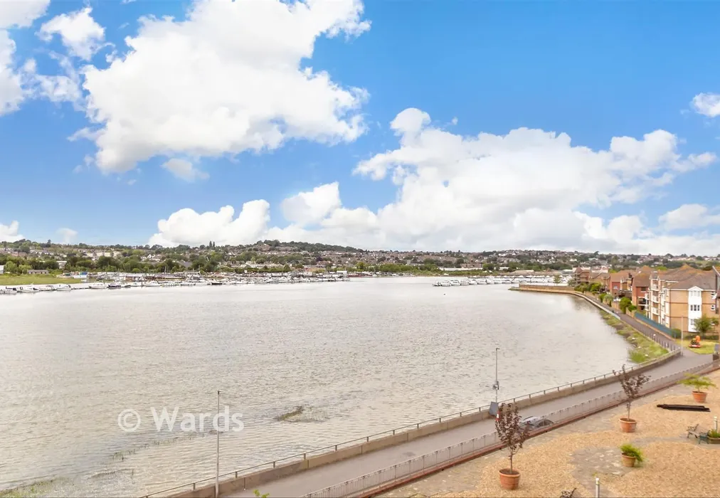 Views To Front - Valetta Way, Rochester, Kent - Wards of Kent
