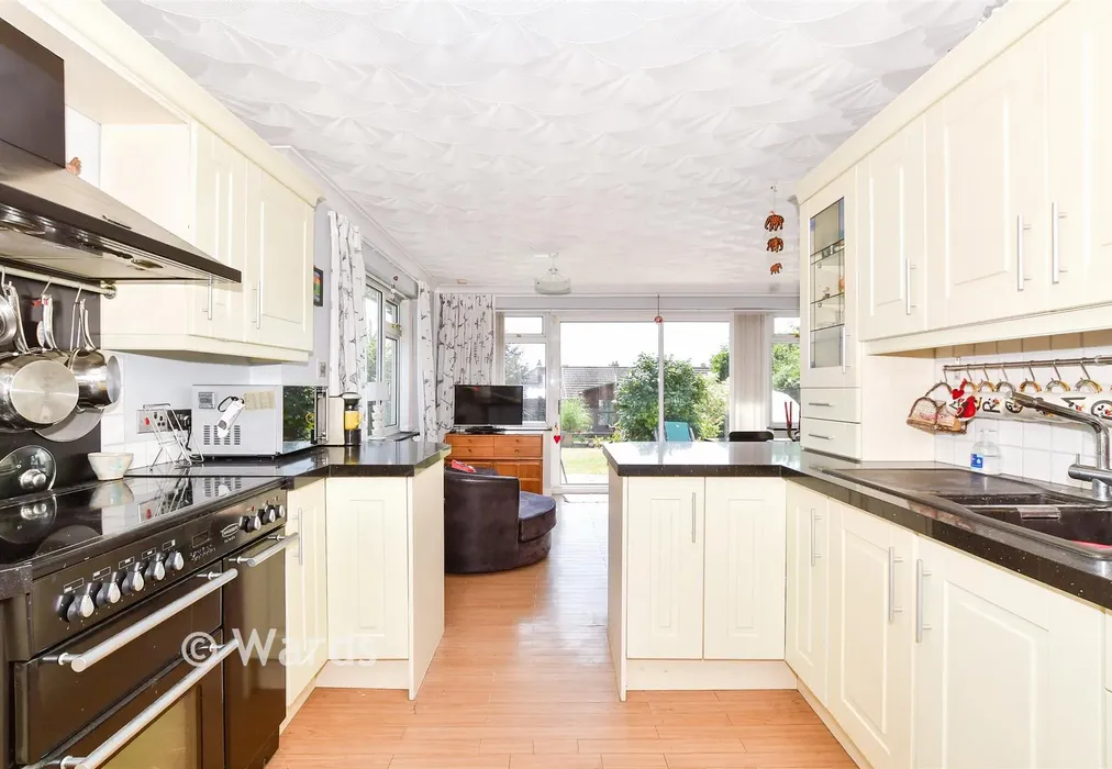 Kitchen - Hartnup Street, Maidstone, Kent - Wards of Kent