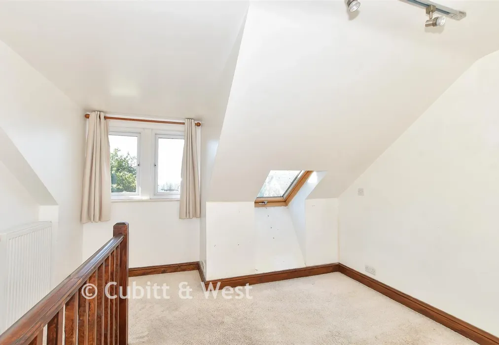 Bedroom 1 - Castle Rise, Uckfield, East Sussex - Wards of Kent