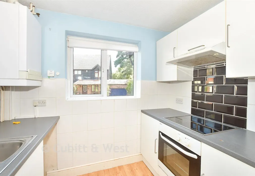 Kitchen - Castle Rise, Uckfield, East Sussex - Wards of Kent
