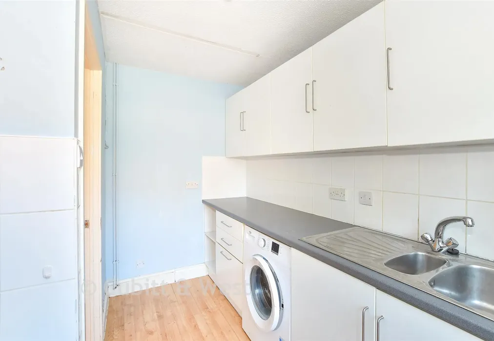 Kitchen - Castle Rise, Uckfield, East Sussex - Wards of Kent