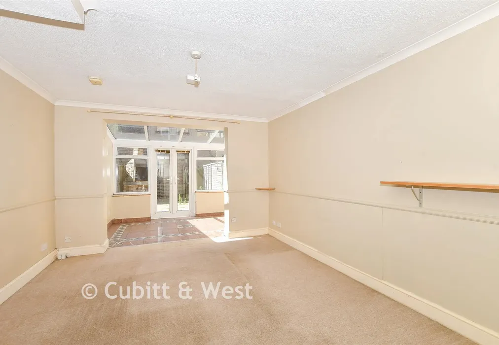 Lounge - Castle Rise, Uckfield, East Sussex - Wards of Kent