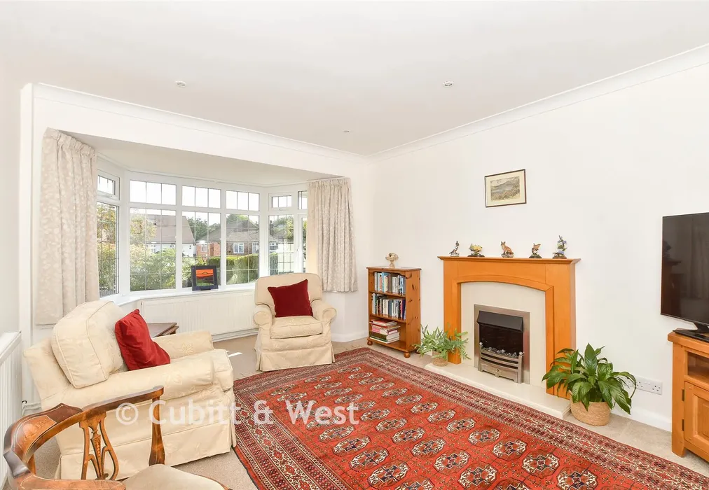 Lounge - Linden Avenue, East Grinstead, West Sussex - Wards of Kent