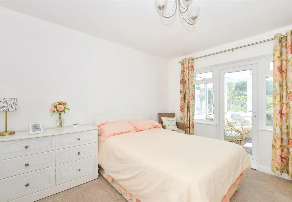 Bedroom 1 - Linden Avenue, East Grinstead, West Sussex - Wards of Kent