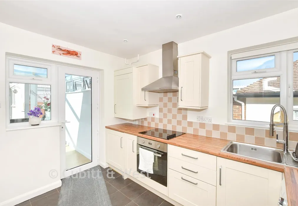 Kitchen - Linden Avenue, East Grinstead, West Sussex - Wards of Kent