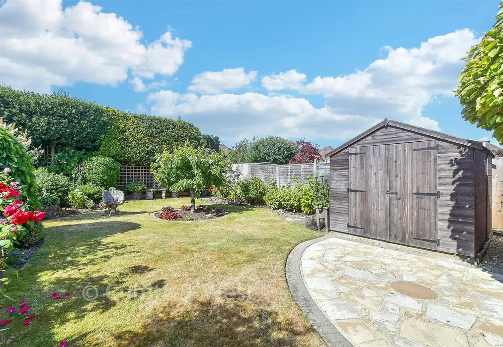 Rear Garden - Linden Avenue, East Grinstead, West Sussex - Wards of Kent