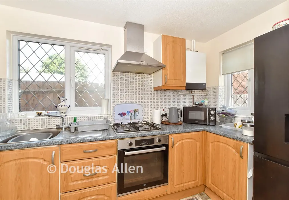Kitchen - Wellington Mews, Billericay, Essex - Wards of Kent