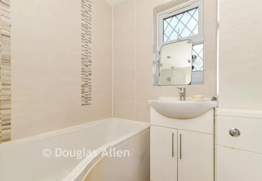 Bathroom - Wellington Mews, Billericay, Essex - Wards of Kent