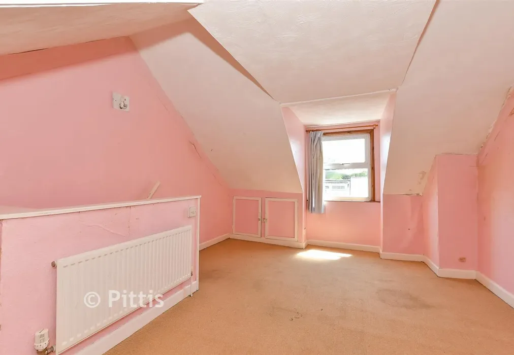 Loft Room - Albert Street, Cowes, Isle of Wight - Wards of Kent