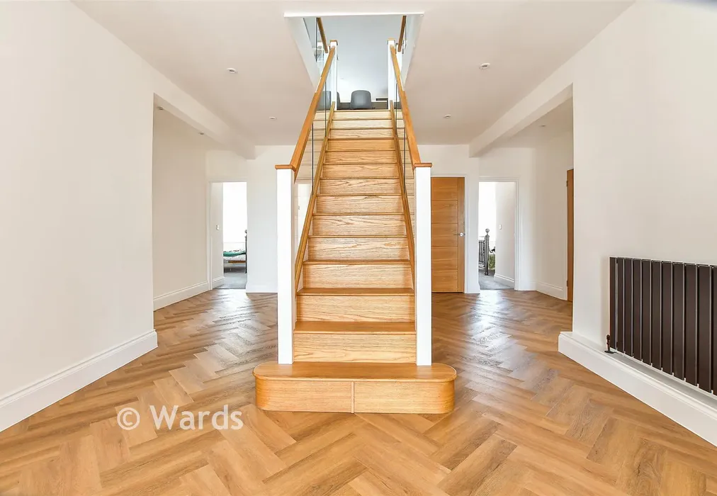 Entrance Hall - The Parade, Greatstone, Kent - Wards of Kent