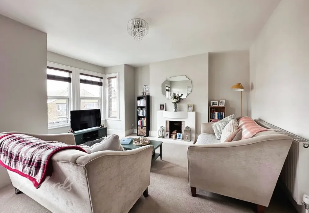 Swin lounge use - Swinburne Avenue Broadstairs CT10 - Wards of Kent