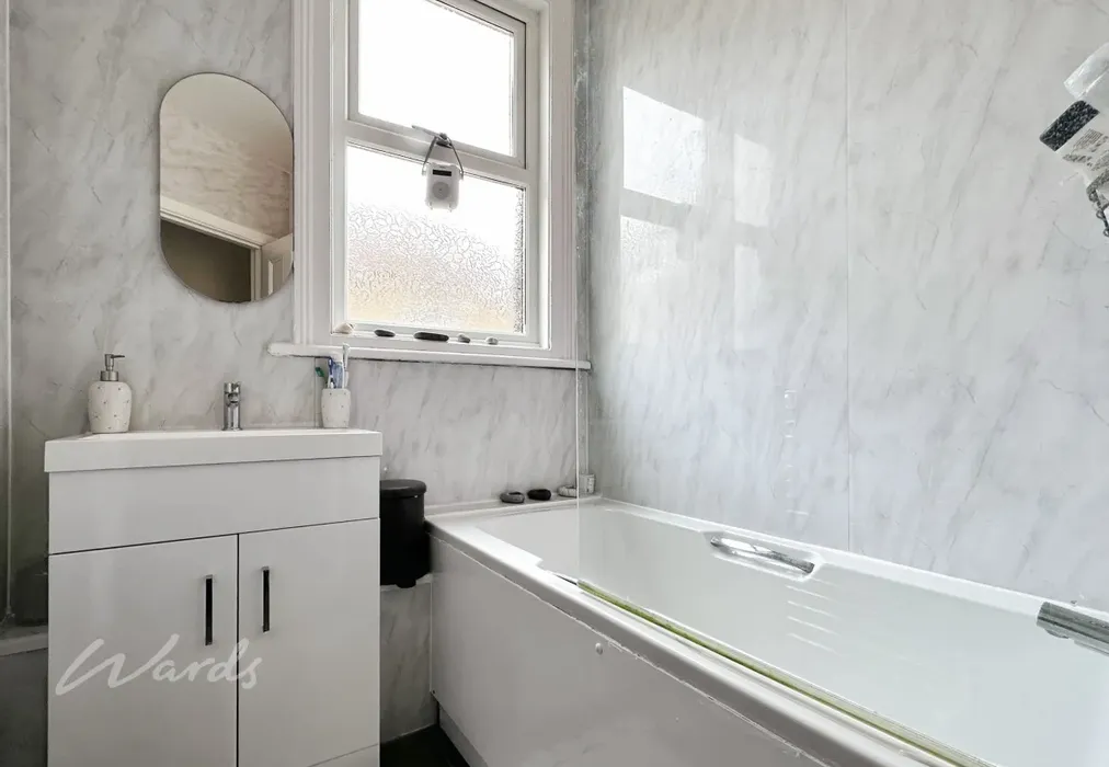 Swin bath use - Swinburne Avenue Broadstairs CT10 - Wards of Kent