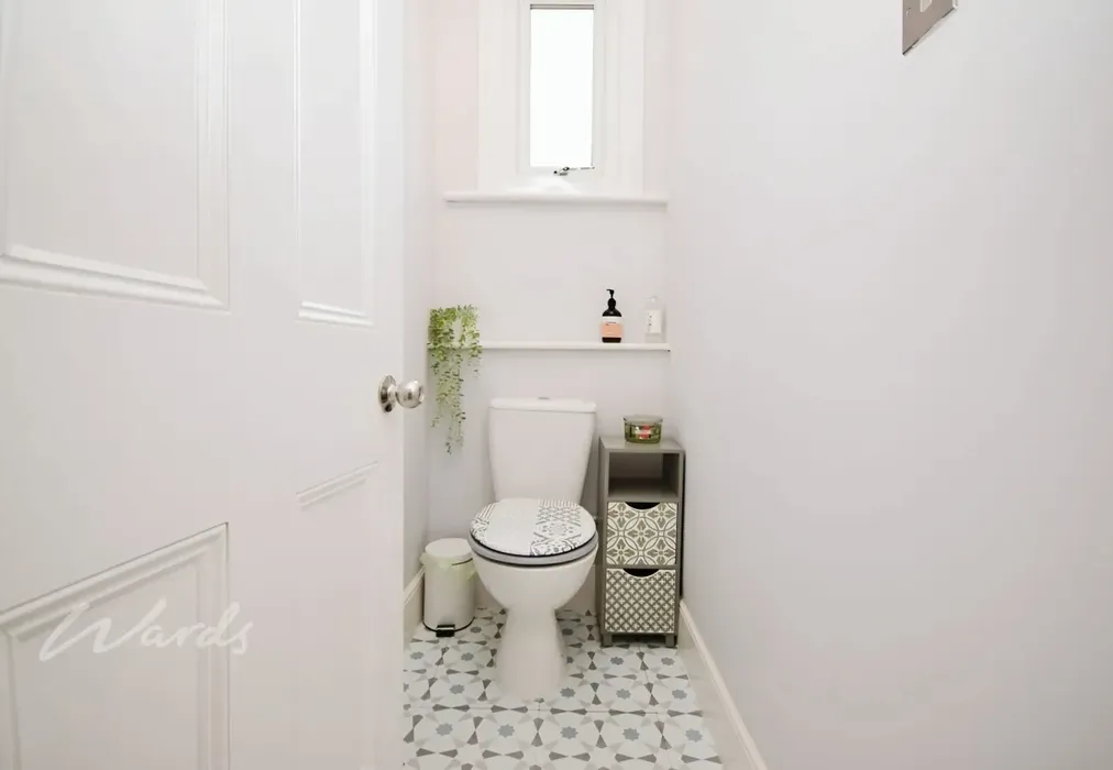 Swin wc use - Swinburne Avenue Broadstairs CT10 - Wards of Kent