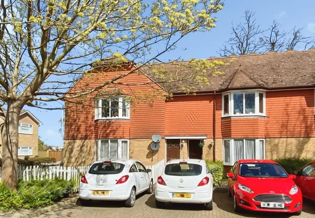 user_edited_photo... - Spillett Close Faversham ME13 - Wards of Kent