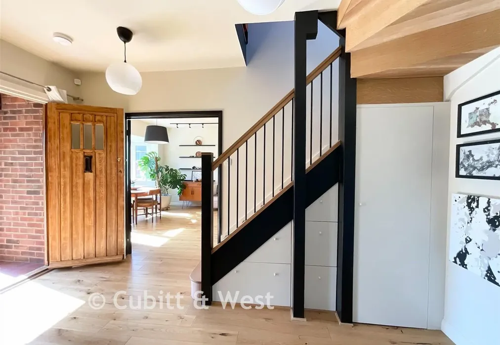 Hallway - Cissbury Gardens, Worthing, West Sussex - Wards of Kent