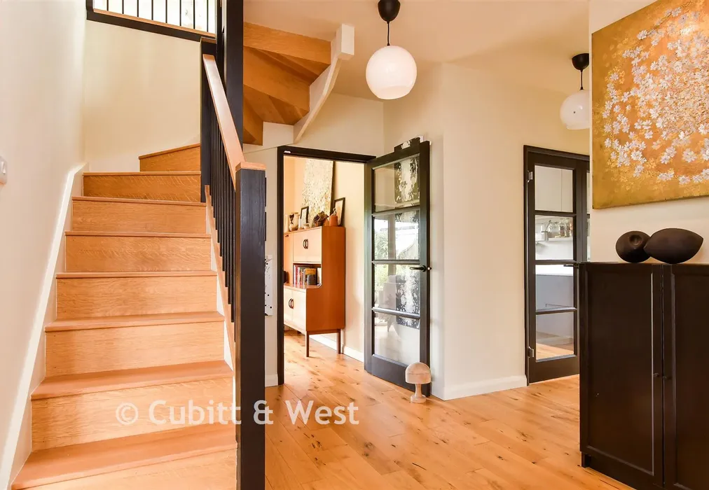 Entrance Hall - Cissbury Gardens, Worthing, West Sussex - Wards of Kent