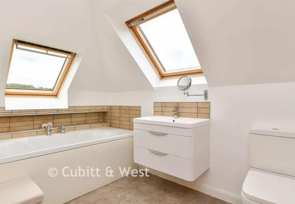 Bathroom - Cissbury Gardens, Worthing, West Sussex - Wards of Kent