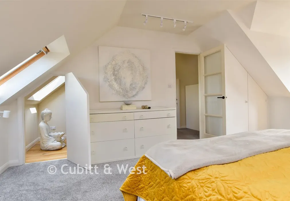 Bedroom 1 - Cissbury Gardens, Worthing, West Sussex - Wards of Kent