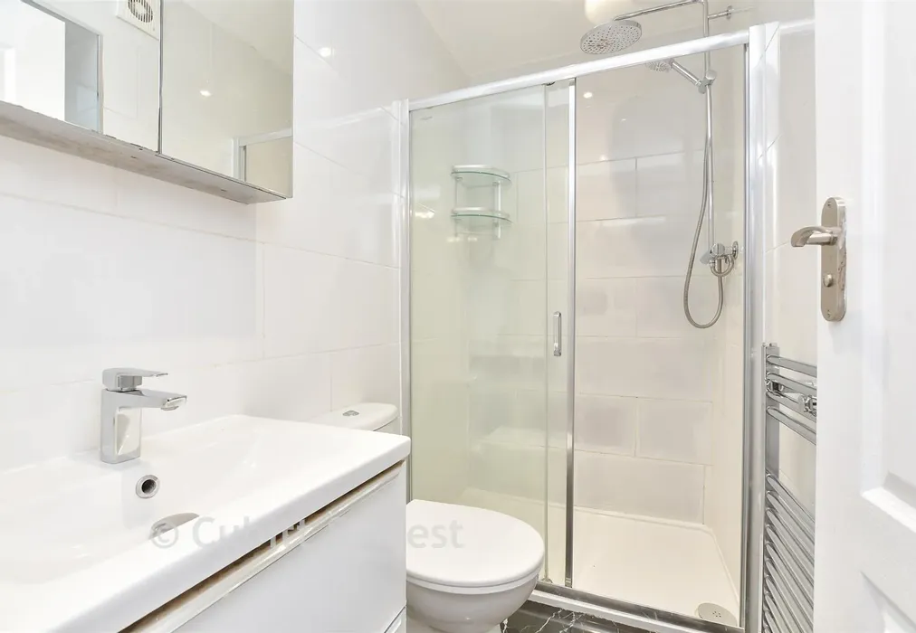 En-Suite Shower Room - Harcourt Road, Thornton Heath, Surrey - Wards of Kent
