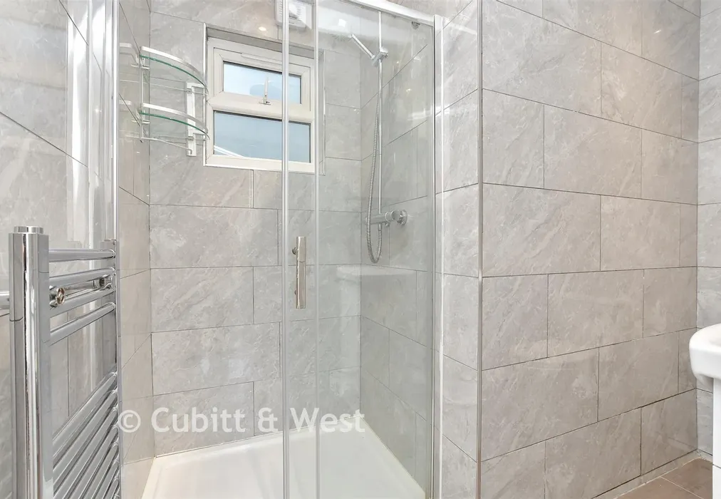 En-Suite Shower Room - Harcourt Road, Thornton Heath, Surrey - Wards of Kent