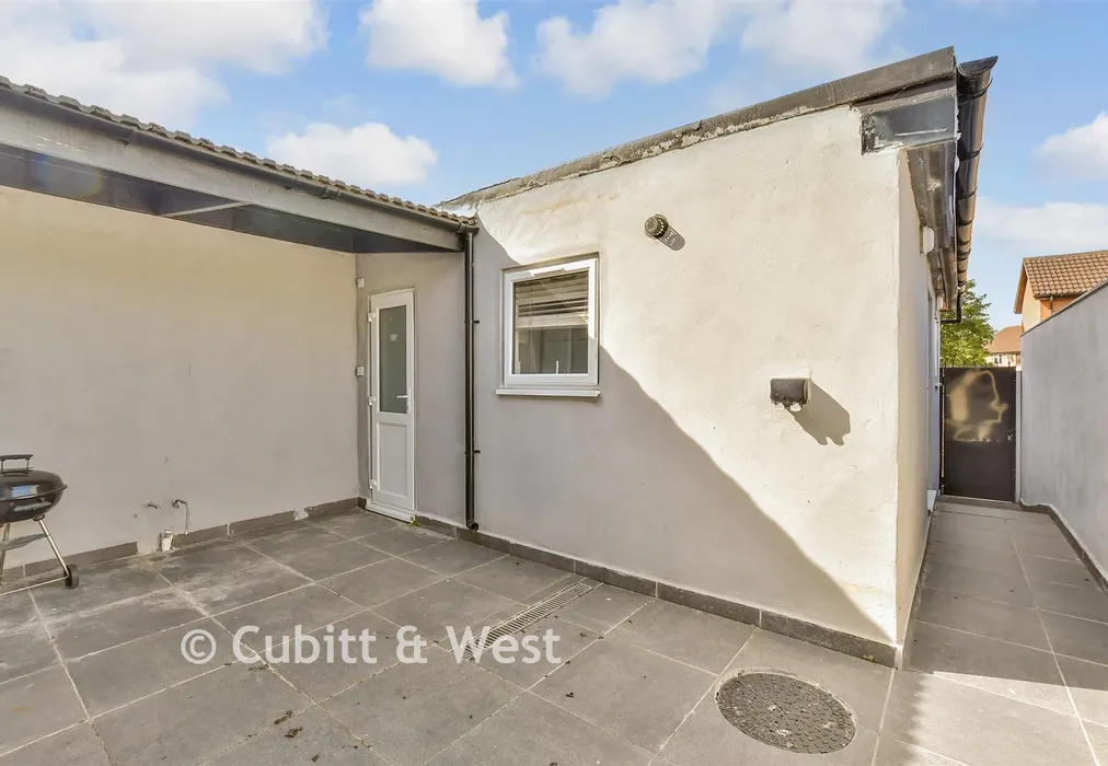 Workshop/Outbuildings - Harcourt Road, Thornton Heath, Surrey - Wards of Kent
