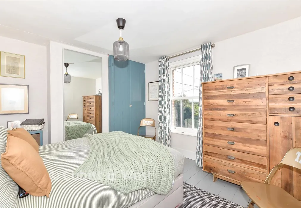 Bedroom 1 - Lyminster Road, Arundel, West Sussex - Wards of Kent