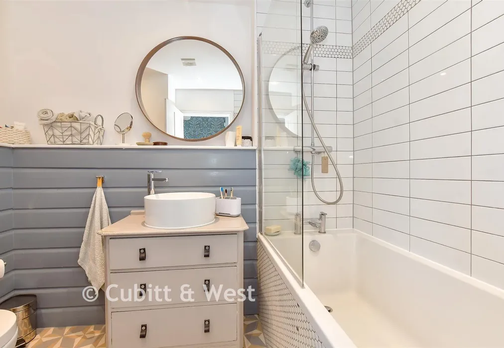 Bathroom - Lyminster Road, Arundel, West Sussex - Wards of Kent