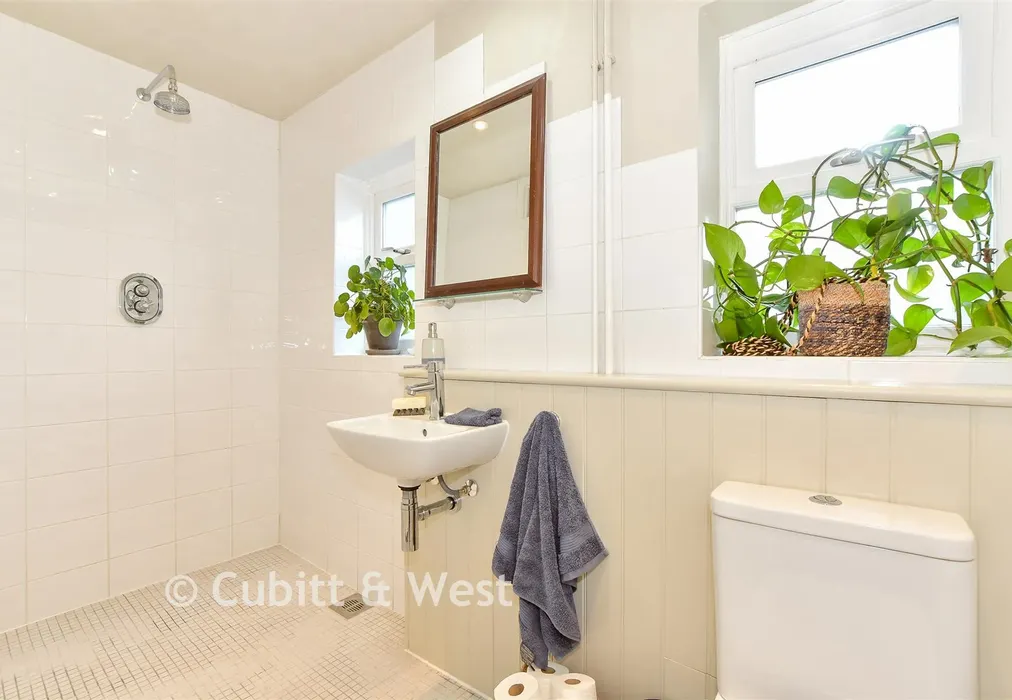 Wet Room - Lyminster Road, Arundel, West Sussex - Wards of Kent