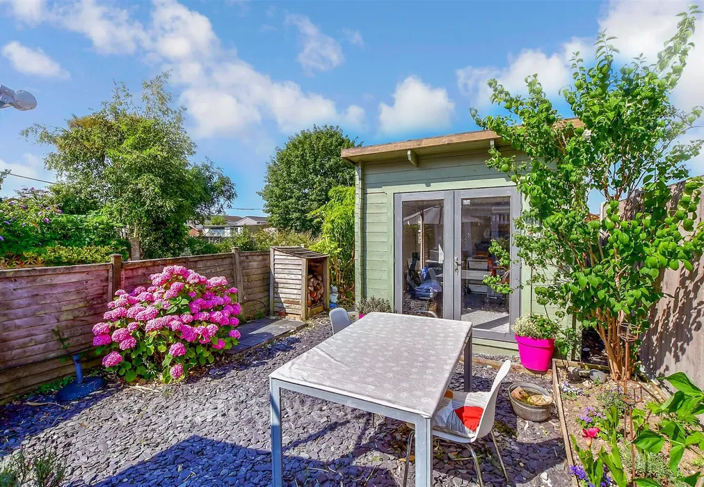 Rear Garden - Lyminster Road, Arundel, West Sussex - Wards of Kent