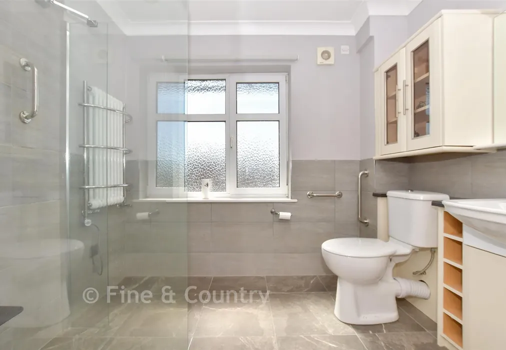 En-Suite Shower Room - Richborough Road, Sandwich, Kent - Wards of Kent