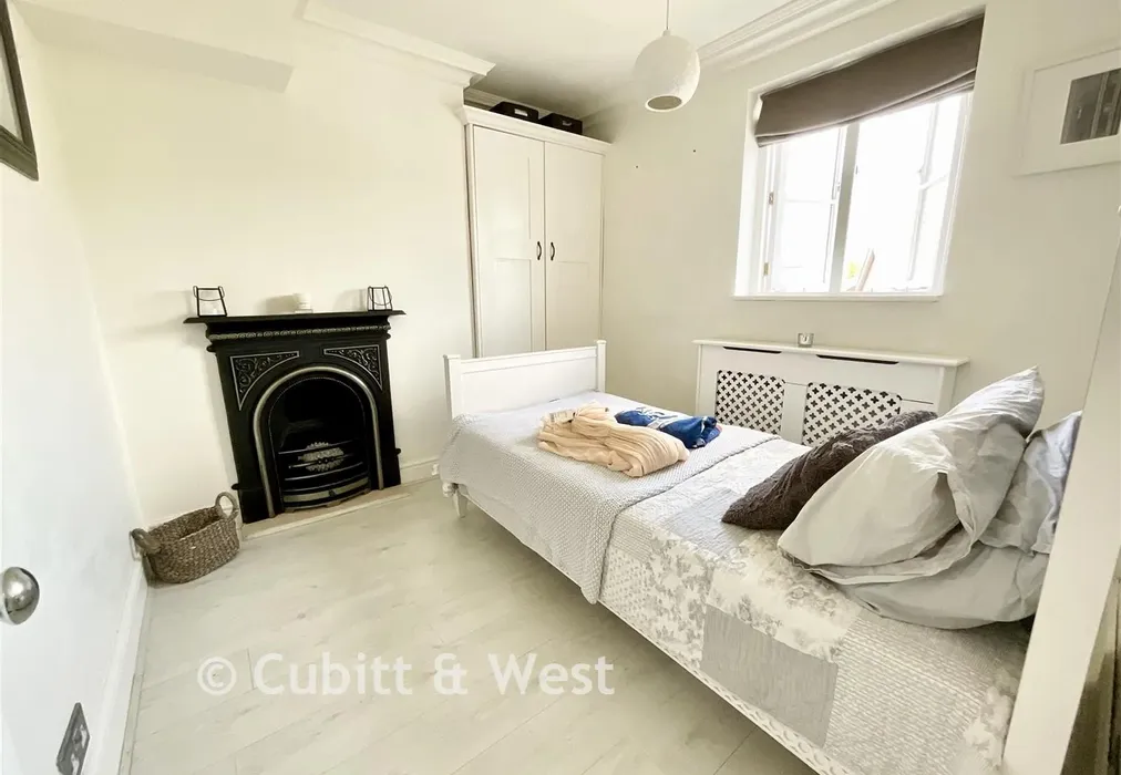 Bedroom - Lesbourne Road, Reigate, Surrey - Wards of Kent