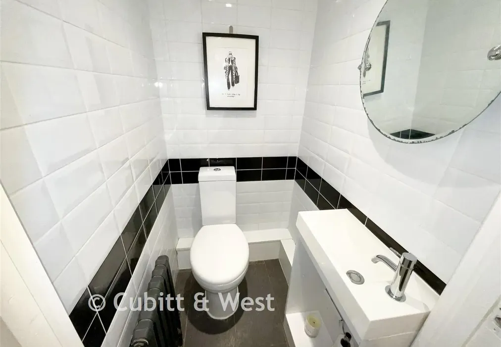 Cloakroom - Lesbourne Road, Reigate, Surrey - Wards of Kent