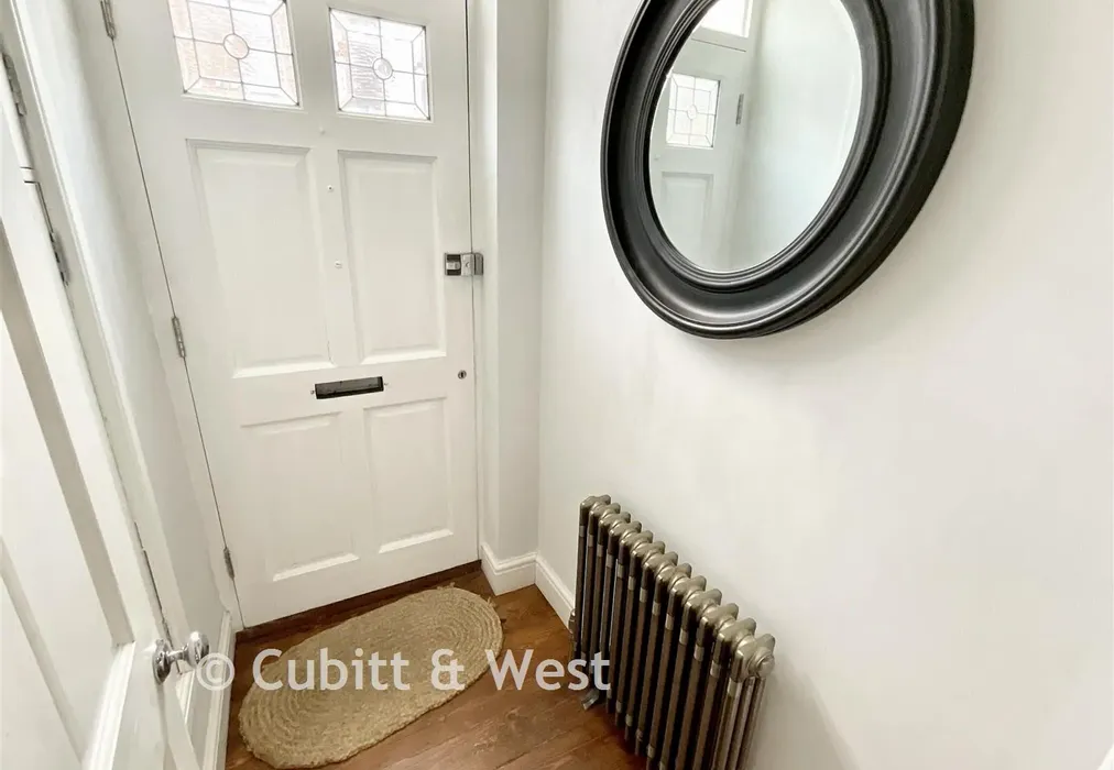 Entrance Hall - Lesbourne Road, Reigate, Surrey - Wards of Kent