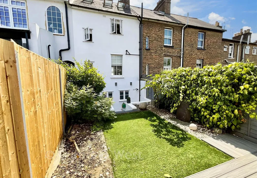 Rear Garden - Lesbourne Road, Reigate, Surrey - Wards of Kent
